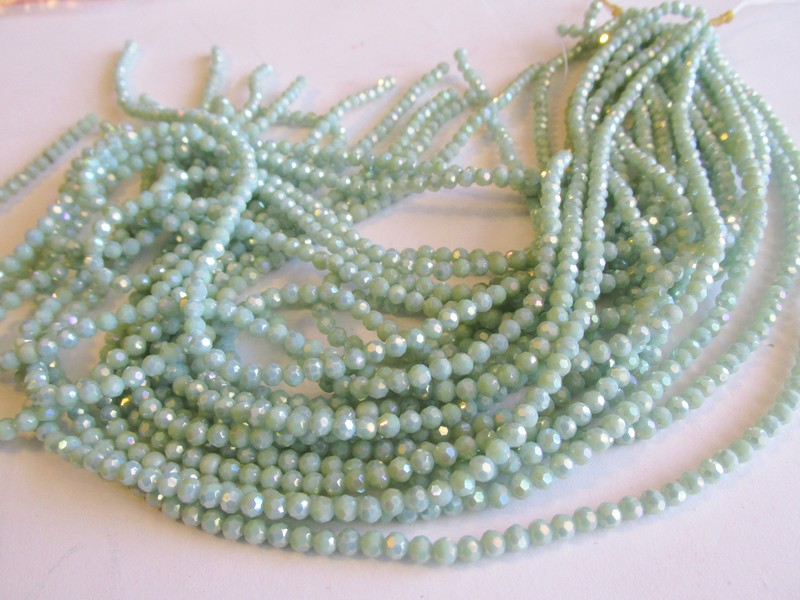 (image for) Mint green round faceted crystals 4mm #1577